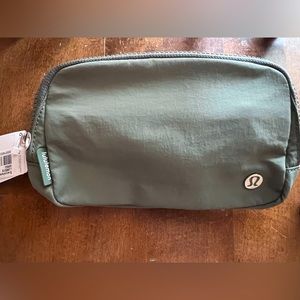 Lululemon everywhere belt bag - 1L grey sage